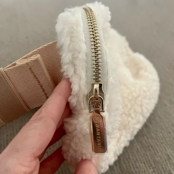 WANTABLE sherpa belt bag - Picture 6 of 7